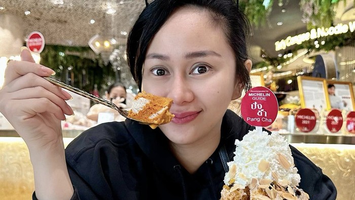 Denise Chariesta Melahirkan, Sebelumnya Asyik Kulineran Salmon hingga Es Krim