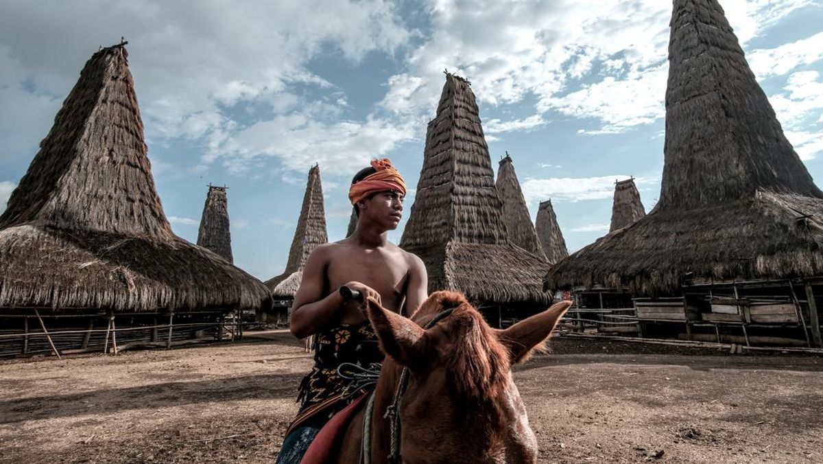 Pesona Budaya Desa Adat Ratenggaro Sumba Barat Daya