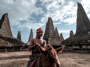 Mengulik Suku Sumba di NTT, Sejarah hingga Rumah Adat