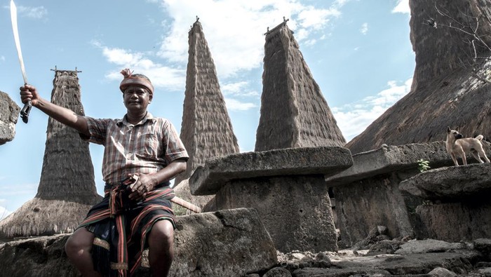 Desa Adat Ratenggaro terletak di Kecamatan Kodi Bangedo, Kabupaten Sumba Barat Daya, NTT. (Dok. Kemenparekraf/ARIEF HIDAYAT-MASDAY)