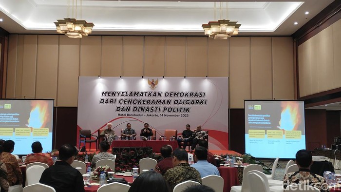 Diskusi publik Menyelamatkan Demokrasi dari Cengkeraman Oligarki dan Dinasti Politik. (Tina/detikcom)