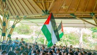 Saat tiba ditempat akhir, wilayah Ciwidey, tepatnya di Hejo Forest Ciwidey,  mereka langsung berkumpul dalam satu aula besar. Setelah itu mereka langsung memanjatkan doa bagi rakyat Palestina. Air mata dan kesedihan nampak terlihat dari pada pemuda tersebut saat memanjatkan doa. Tak jarang mereka mengusap dan menciumnya menggunakan bendera Palestina.