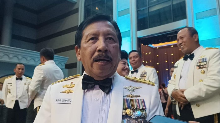 Eks Panglima TNI,  Agus Suhartono