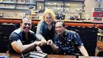 Eva Manurung, Ibu Virgoun yang Hobi Makan Bareng Keluarga dan Teman