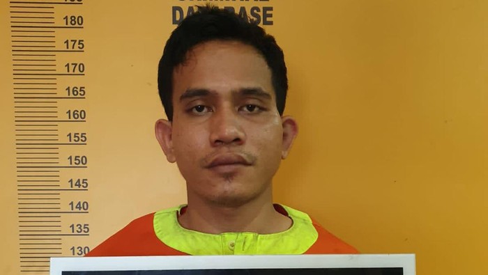 Foto: Pelaku saat ditangkap (dok Satreskrim Polresta Pekanbaru).