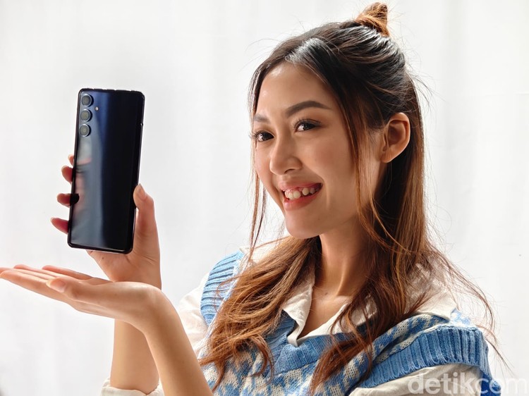 Galaxy M54