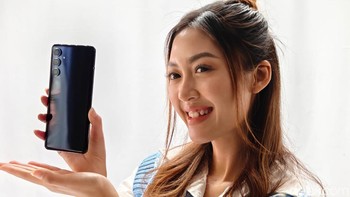 Ini Galaxy M54 varian Dark Blue. Foto: Adi Fida Rahman/detikINET