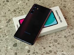 Unboxing Samsung Galaxy M54, HP Rp 6 Jutaan Baterai dan Kamera Besar