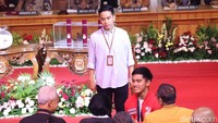 Kaesang terlihat ditemani sang kakak Gibran Rakabuming.