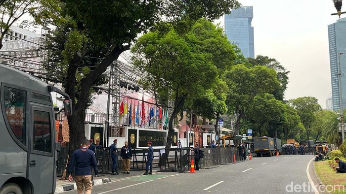 Jalan Imam Bonjol depan KPU RI ditutup jelang pengundian nomor urut.