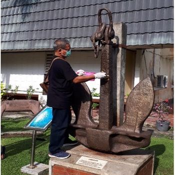 Jangkar kapal di Museum NTB.