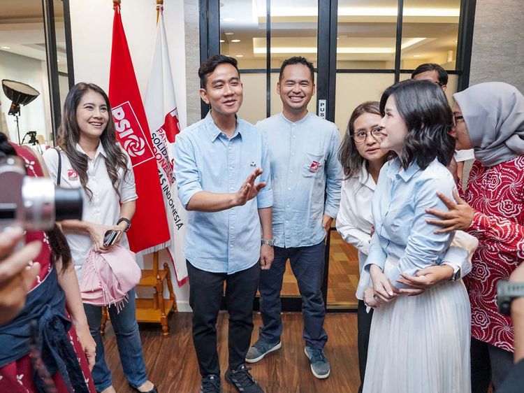 Jelang Pengambilan Nomor Urut, Gibran Kunjungi Markas PSI
