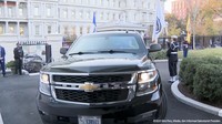 Di Amerika, Chevrolet Suburban ditawarkan dengan beberapa pilihan mesin. Pertama ada mesin V8 5.300 cc bertenaga 355 daya kuda @ 5.600 rpm dengan torsi maksimal 383 lb-ft @ 4.100 rpm. Ada juga pilihan mesin yang lebih besar berkonfigurasi V8 dengan kapasitas 6.200 cc.Mesin V8 6.2 liter itu mampu menyemburkan tenaga hingga 420 daya kuda @ 5.600 rpm dengan torsi maksimal 460 lb-ft @ 4.100 rpm. Mesin dikawinkan dengan transmisi otomatis 10 percepatan. Foto: Youtube Sekretariat Presiden