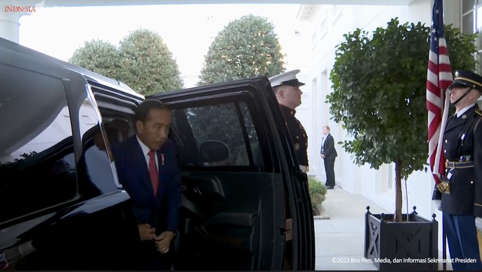 Jokowi Naik Mobil Bongsor Chevrolet Suburban di Amerika Serikat