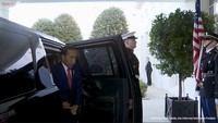Jokowi turun dari Chevrolet Suburban setibanya di Gedung Putih, Washington DC, Amerika Serikat. Foto: Youtube Sekretariat Presiden