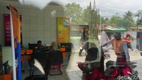 Salah satu kantor SenyuM ini berada di Mangunegara, Kecamatan Mrebet, Kabupaten Purbalingga, Jawa Tengah.  