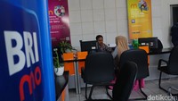 Produk dan layanan co-location SenyuM dapat dinikmati masyarakat menjadi lebih lengkap dengan adanya produk BRI, seperti KUR BRI, Tabungan Simpedes UMi, dan jasa perbankan lainnya, pinjaman gadai dan tabungan emas dari Pegadaian, serta layanan back office untuk mendukung kebutuhan transaksional terhadap anggota kelompok PNM Mekaar.  