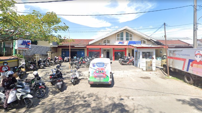 Kantor Ekspedisi di Makassar