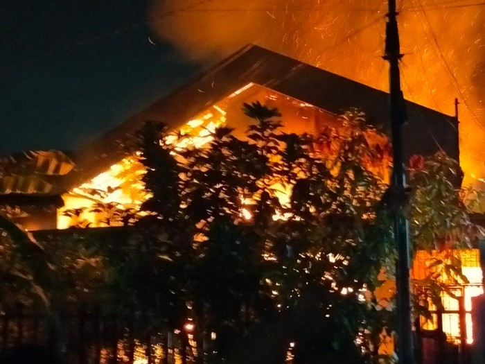 Kebakaran di Surabaya tewaskan dua lansia penghuni rumah