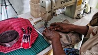 Hal ini ternyata tidak terlepas dari peran kelompok kerajinan daun lontar di Desa Tritiro, yaitu Atap Konjo. Berdiri sejak tahun 2018, Atap Konjo berhasil membina ibu-ibu di Desa Tritiro untuk menganyam daun lontar hingga produknya berhasil terjual hingga ke beberapa negara dan dilirik oleh istri pejabat.  