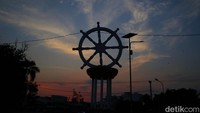Pastikan datang ke sini saat senja karena pemandangan yang didapat benar-benar cantik.  