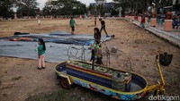 Sebagai informasi, detikcom bersama BRI tengah mengadakan program Jelajah Desa Brilian yang mengulas potensi dan inovasi desa di Indonesia baik dari segi perkembangan ekonomi, infrastruktur, hingga wisata serta dampaknya terhadap masyarakat lokal maupun nasional. Untuk mengetahui informasi program Desa BRILiaN lebih lanjut, ikuti terus informasinya hanya di jelajahdesabrilian.detik.com!