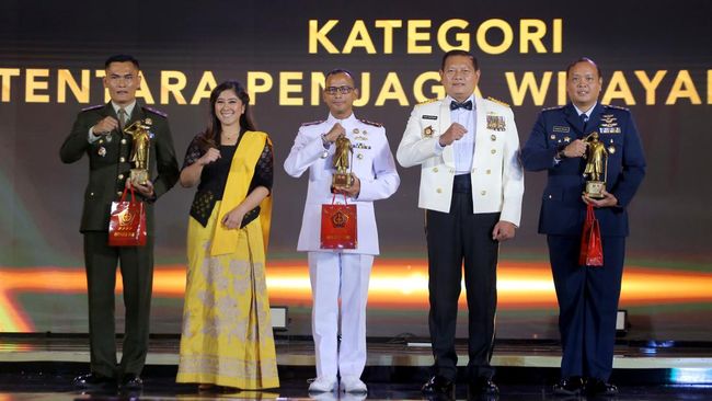Ketua Komisi I DPR RI selaku Dewan Pakar Soedirman Awards, Meutya Hafid, di acara Malam Puncak Penganugerahan Soedirman Awards 2023, Balai Samudera, Kelapa Gading, Jakarta Utara, Senin (13/11/2023).