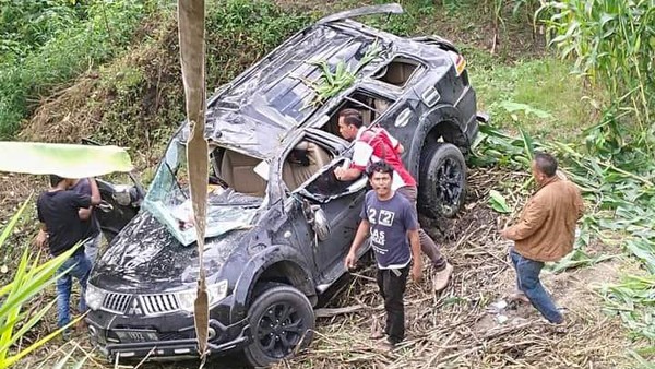 Mobil Pasutri Terjun ke Jurang Sedalam 15 Meter di Taput
