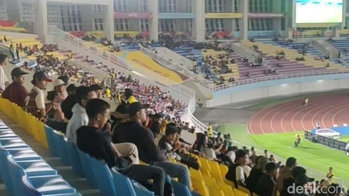 Laga grup B Piala Dunia U-17 di Stadion Manahan masih sepi penonton, Senin (13/11/2023).