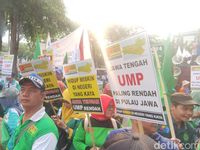 Demo Buruh Di Semarang, Minta Kenaikan UMP Jateng Minimal 15 Persen