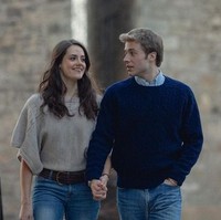 Inilah penampilan Meg saat berperan menjadi Kate Middleton. Dalam musim tersebut lebih banyak menceritakan awal mula hubungan romansa Kate dan Pangeran William yang diperankan oleh Ed McVey. Foto: dok. Instagram/@megkbellamy