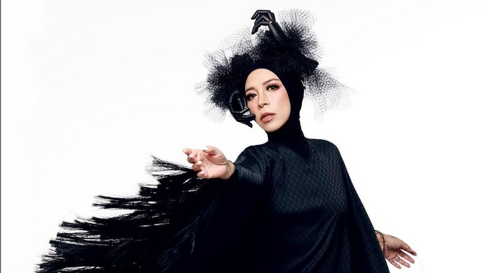 Melly Goeslaw.