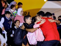 Momen Haru Warga Brasil Berhasil Dievakuasi dari Jalur Gaza
