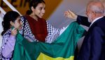 Momen Haru Warga Brasil Berhasil Dievakuasi dari Jalur Gaza