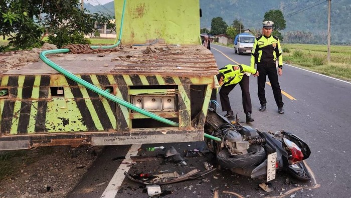 Motor tabrak truk di Polewali Mandar, Sulbar.