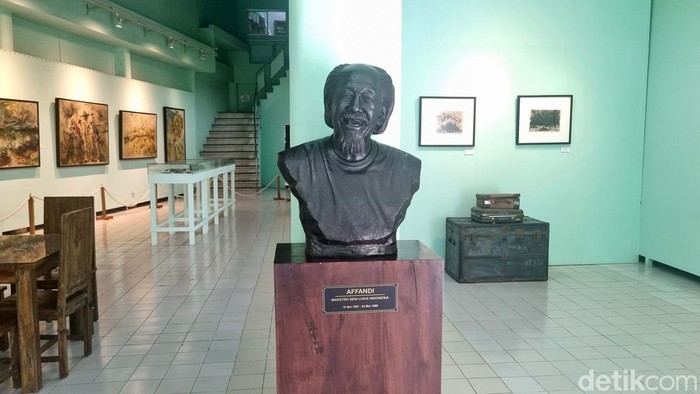 Museum Affandi adalah tempat disimpannya karya-karya dan jejak dari seorang maestro lukis Indonesia, Affandi Koesoema. Museum ini berada di Sleman, Yogyakarta.