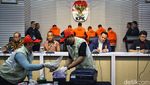 Penampakan Uang Rp 1,8 M dan Rolex dari OTT Pj Bupati Sorong