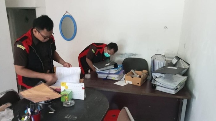 Penggeledahan di Kantor Jogja Eco Wisata  Candibinangun, Pakem, Sleman, Selasa (14/11/2023)