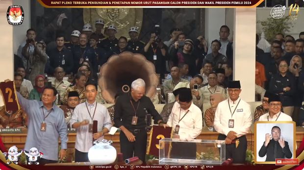 Pengundian dan Penetapan Nomor Urut Pasangan Calon Presiden dan Wakil Presiden dalam Pemilu 2024. (Tangkapan Layar Youtube KPU RI)