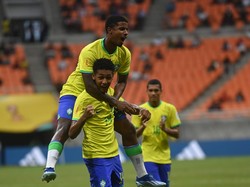 Kaua Elias menambah gol lagi di injury time setelah menyambar bola rebound.