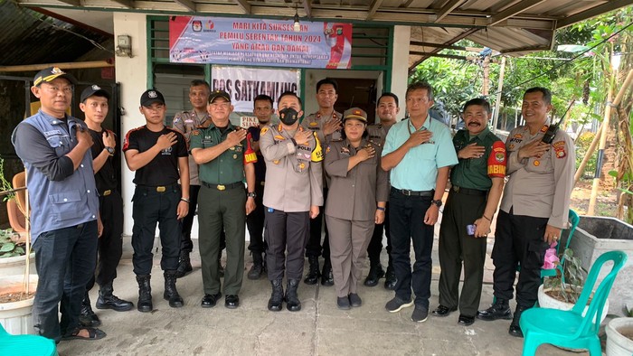 Polres Metro Jakarta Selatan melakukan rembuk warga dan kembali menghidupkan Satkamling di wilayah Duren Tiga, Pancoran. (Dok Istimewa)