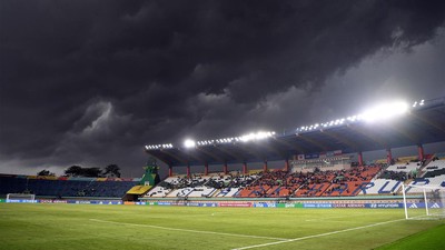 Cuaca Buruk Bikin Laga Polandia Vs Senegal Sempat Terhenti