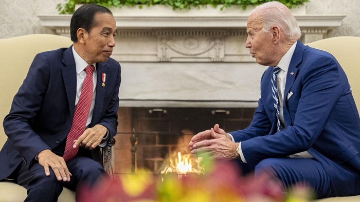 President Joe Biden meets with Indonesias President Joko Widodo in the Oval Office of the White House, Monday, Nov. 13, 2023, in Washington. (AP Photo/Andrew Harnik)