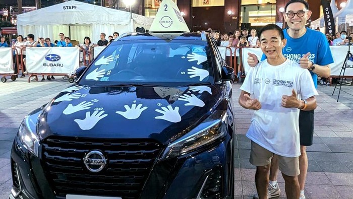 Pria dapat mobil