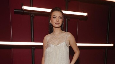 8 Potret Cantik Raline Shah Pakai Gaun Balon di LACMA Art + Film Gala, AS