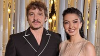 Senyum bahagia Raline kala berada di samping Pedro Pascal. Dok. Instagram