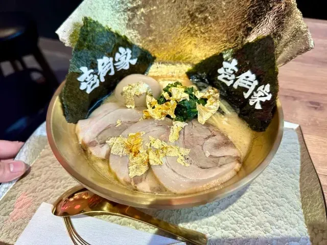 Ramen pakai racikan edible gold