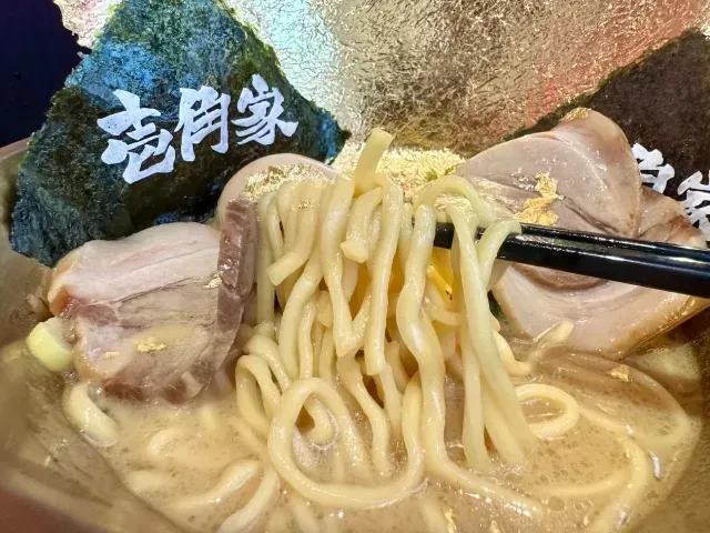 Ramen pakai racikan edible gold