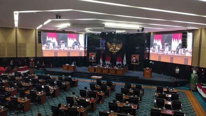 Rapat Paripurna DPRD DKI Jakarta dan Pj Gubernur DKI Heru Budi