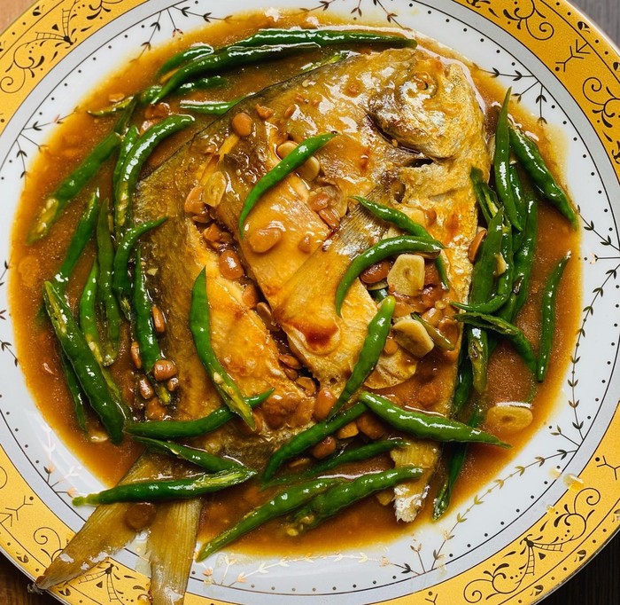 Resep Ikan Bawal Bumbu Cabe Hijau dan Tauco